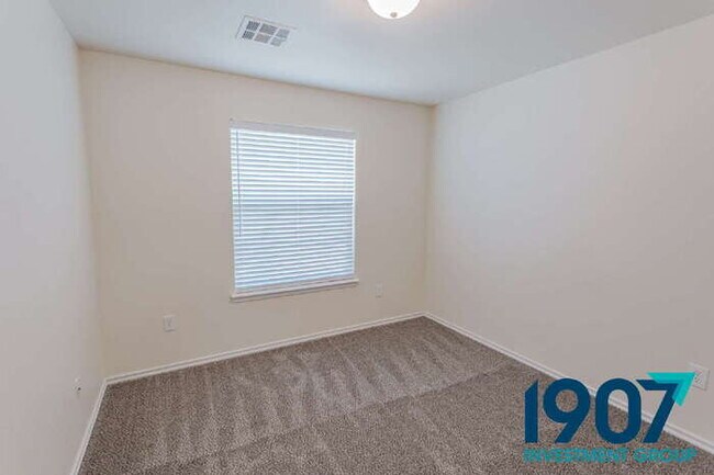 Building Photo - Beautiful 3-Bedroom Home in OKC - Availabl...