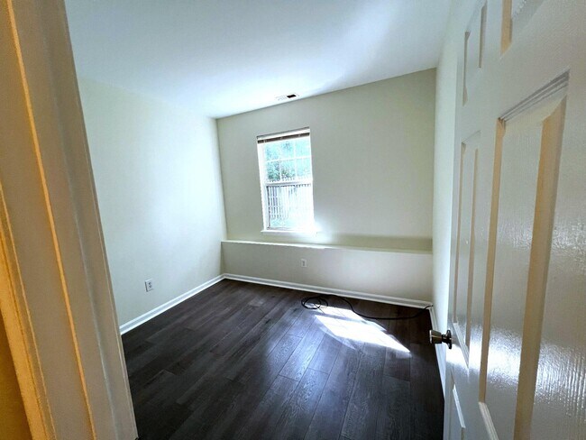 Building Photo - 604 Moonglow Rd