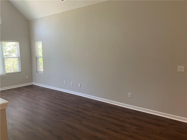 Building Photo - 370 Pointe Cir