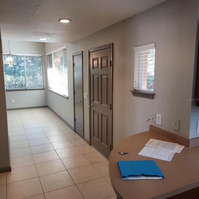 Building Photo - 5611 S Sherwood Ave