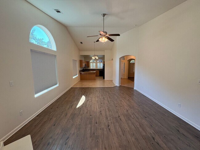 Building Photo - Immaculate NW Visalia home for rent!