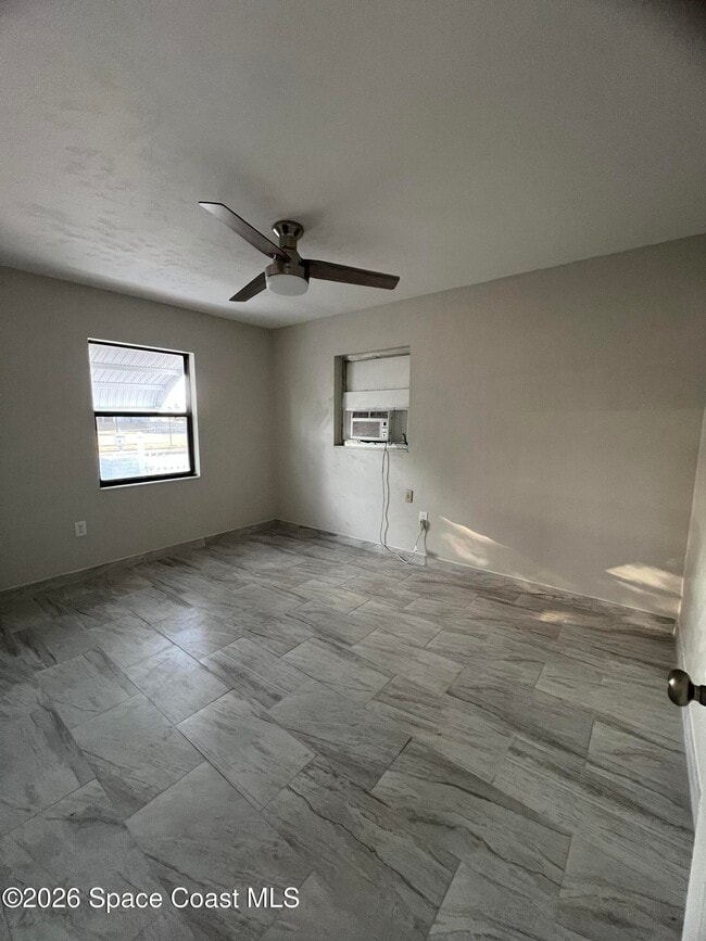 Building Photo - 360 Pomolo St