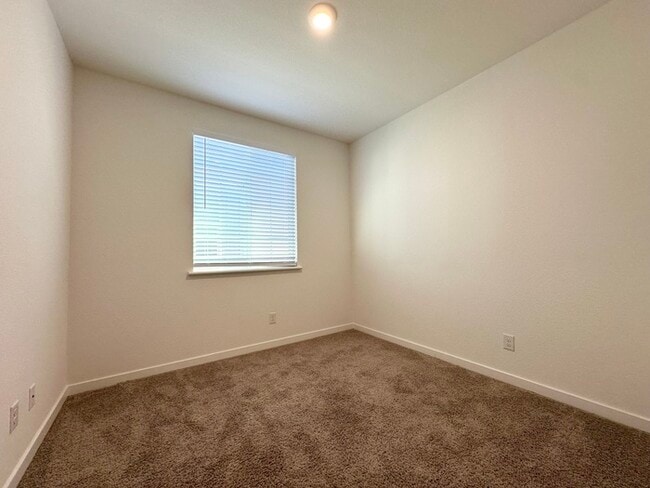 Building Photo - 1008 Oakbriar Cir