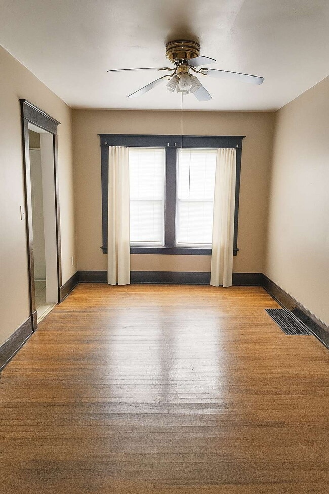 Building Photo - 2 bed 2 story townhouse! Individual baseme...