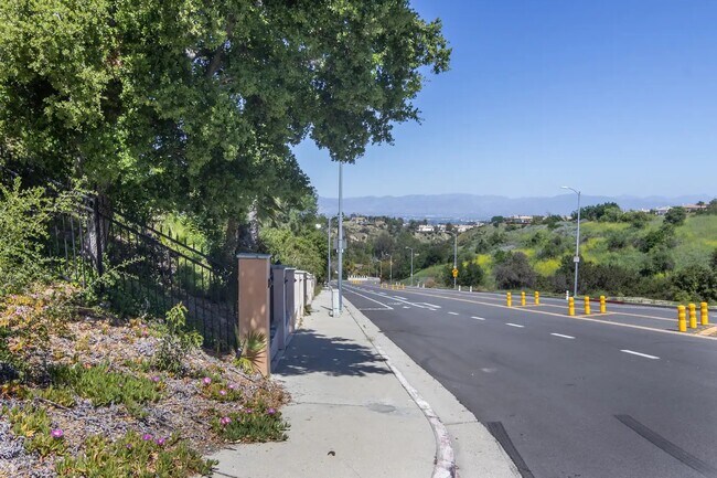 Building Photo - 3630 Gleneagles Dr