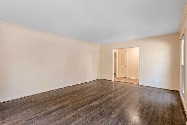 Building Photo - NW, Updated, Wood Floors, SS Appl., Den, D...