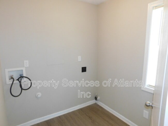 Building Photo - 101 Moss Pointe Dr