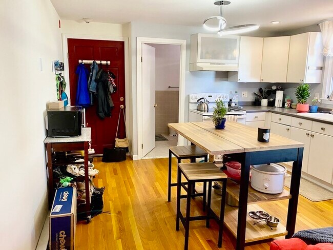 Building Photo - 135 Central St