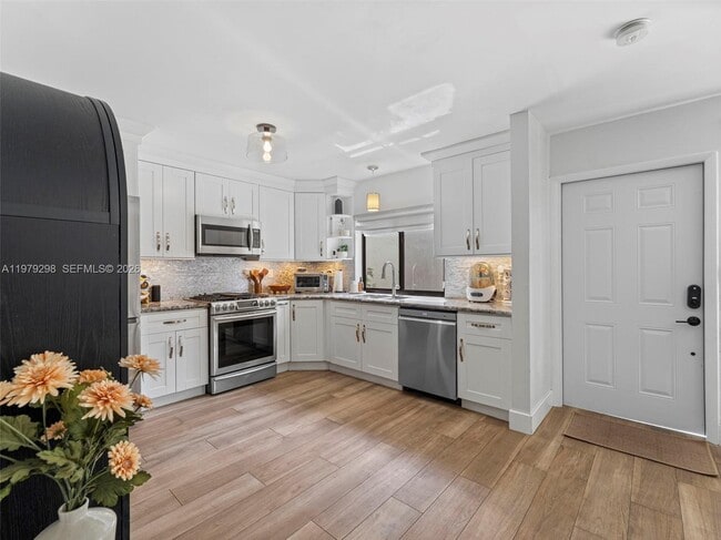 Building Photo - 10548 SW 112th Ave