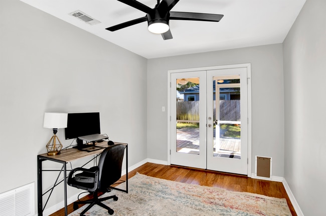 Building Photo - Innerarity Point Living at an Affordable Cost!