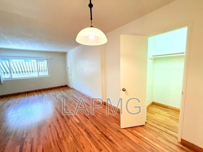 Building Photo - 12325 Riverside Dr