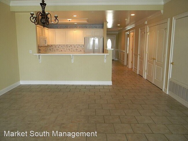 Building Photo - 2902 River Dr