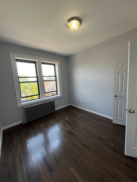 Building Photo - 25 Bayview Ave
