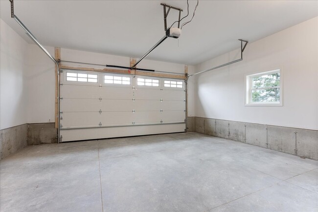 Building Photo - 12 Casey Ln