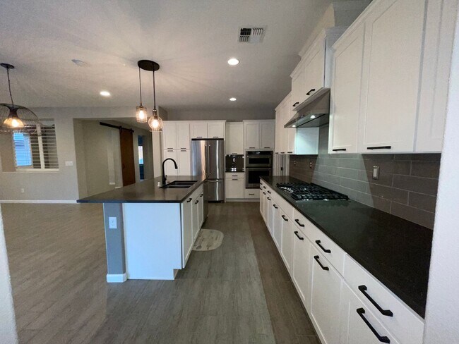Building Photo - Beautiful Home in 55+ Community