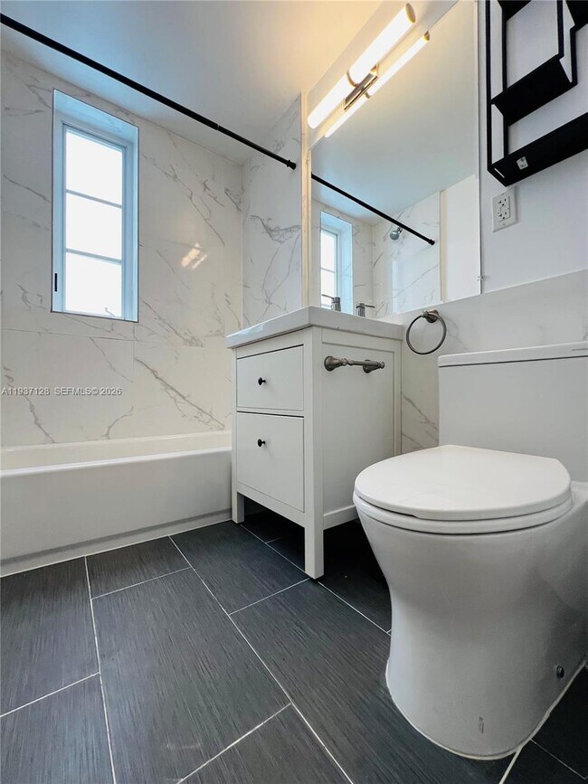 Building Photo - 960 Bay Dr