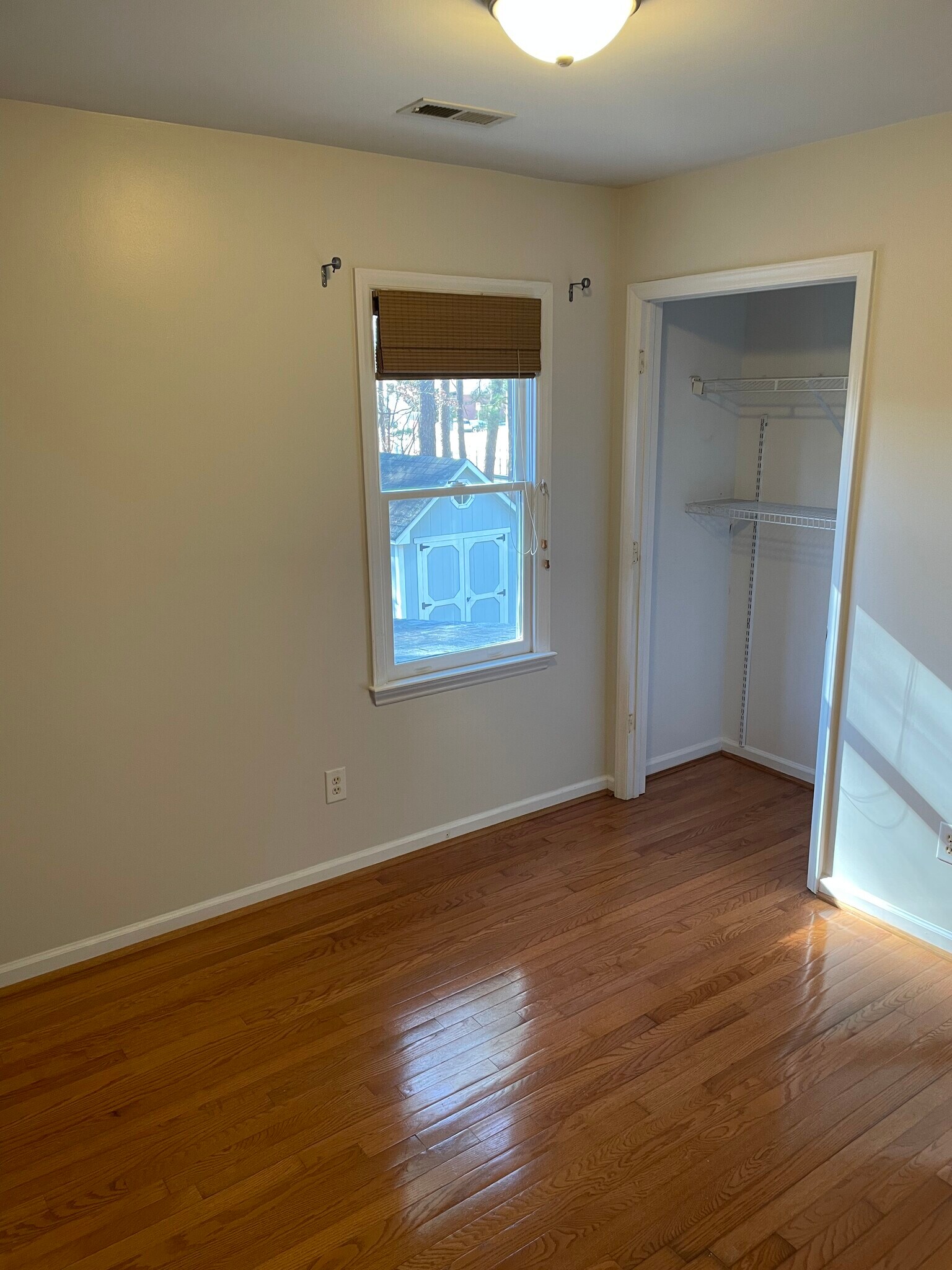 Building Photo - 705 Cash St