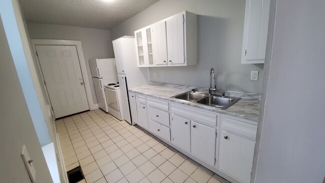 Building Photo - Totally renovated! Close to the F.C. Stadium! Over the Rhine!