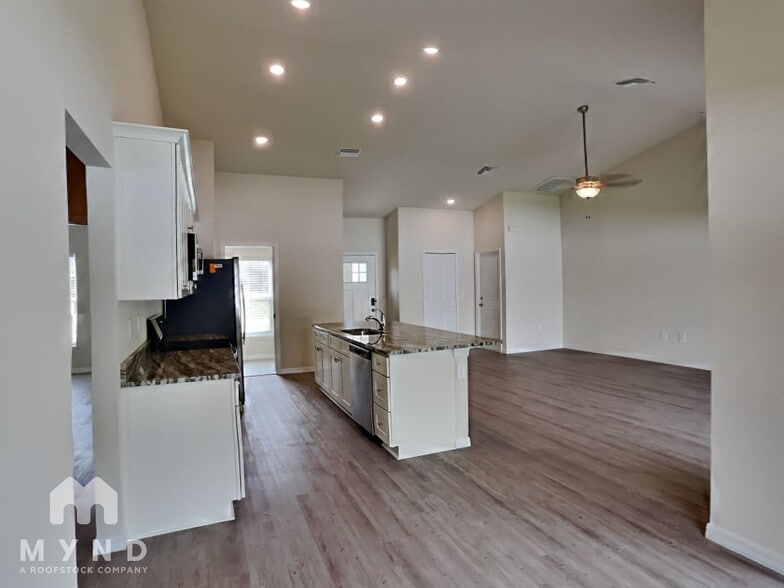 Building Photo - 3717 Uriah St