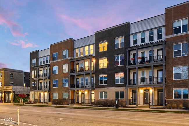 Building Photo - 727 N Illinois St