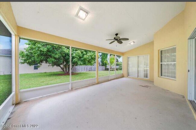 Building Photo - 525 Justine Ave NW