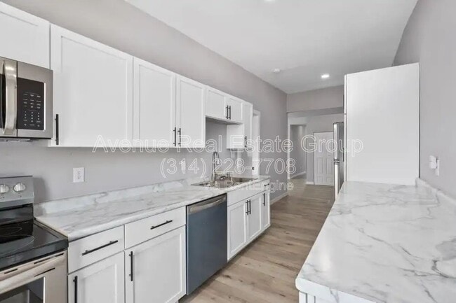 Building Photo - 5931 Maple Ave