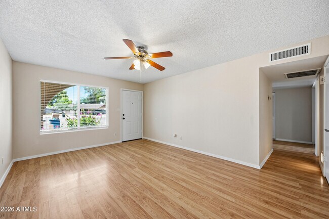 Building Photo - 2216 W Straford Dr