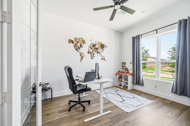 Building Photo - 31051 Sun Vly Dr