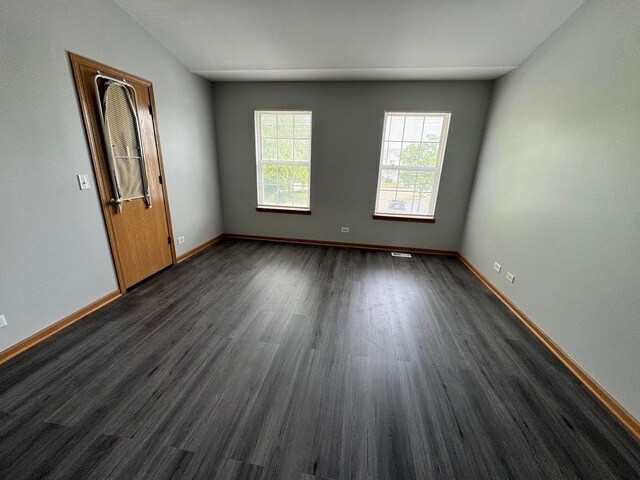 Building Photo - 2209 Sunrise Cir
