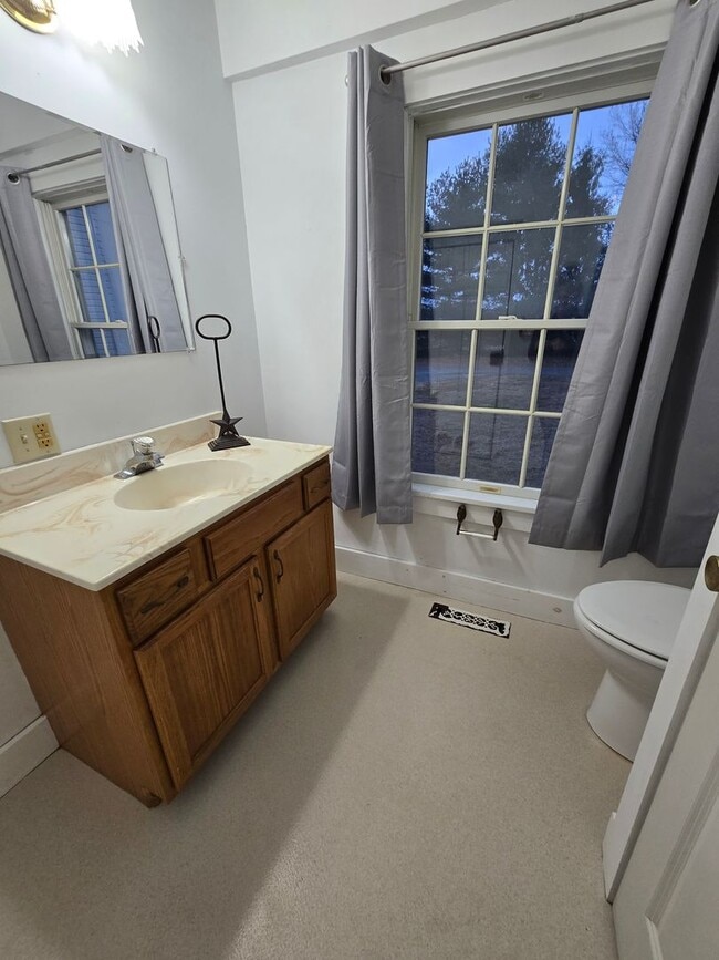 Building Photo - 3 Bedroom 1.5 Bath Located in Middletown