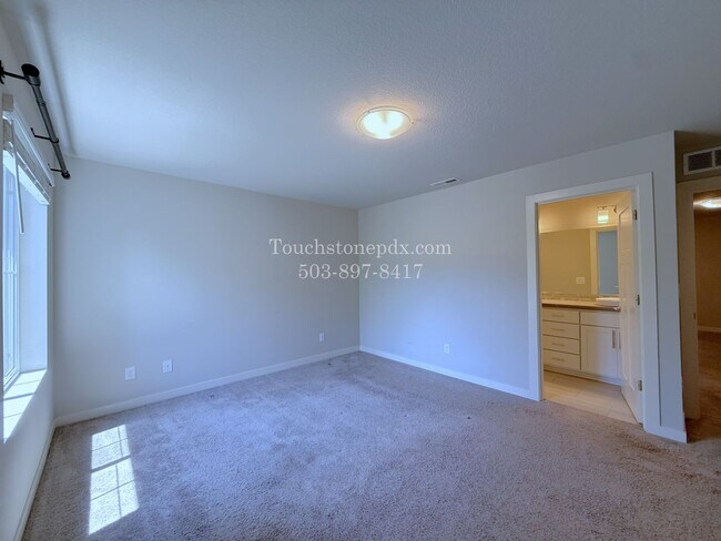 Building Photo - RECEIVE $500 OFF! READY NOW! CALL TODAY! Modern Hillsboro Townhome with AC, Electric Fireplace, a...