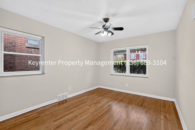 Building Photo - 5855 Pershing Ave