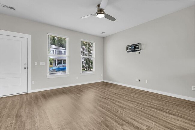 Building Photo - 146 Winding Branch Dr