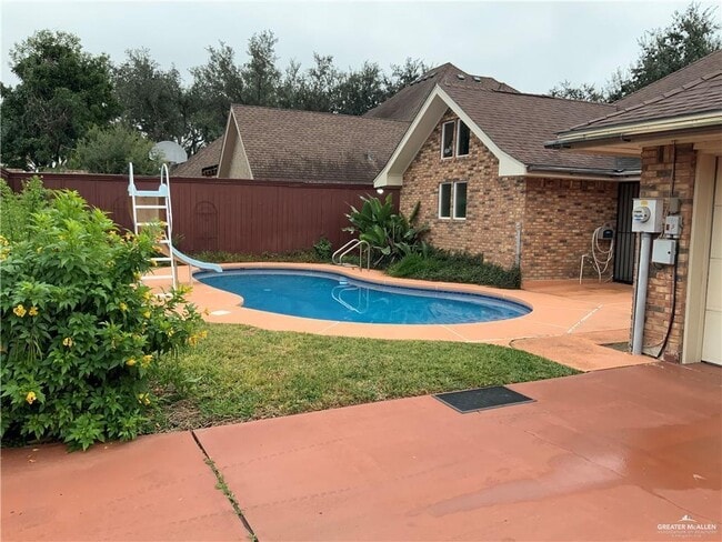 Building Photo - 6 N "E" St