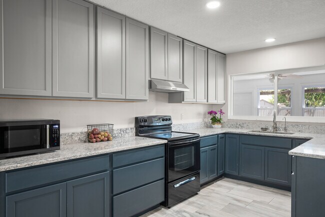 Building Photo - 693 Orange Blossom Dr