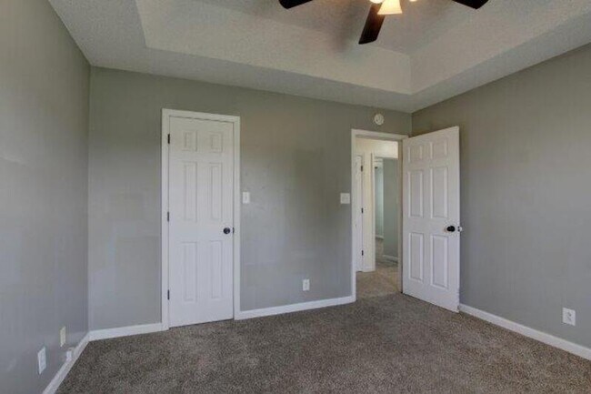 Building Photo - 207 Ruf Dr