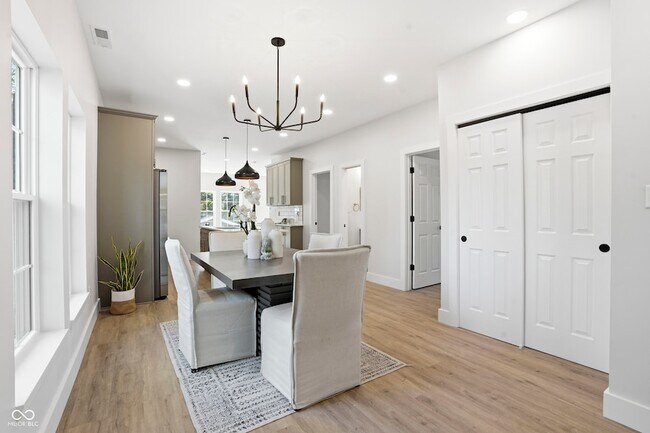 Building Photo - 4623 Rookwood Ave