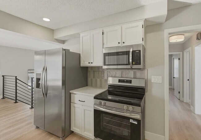 Building Photo - 403 Highland Dr