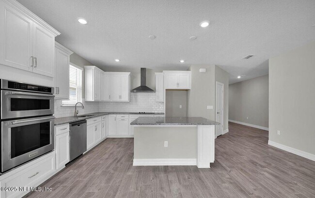 Building Photo - 483 La Mancha Dr