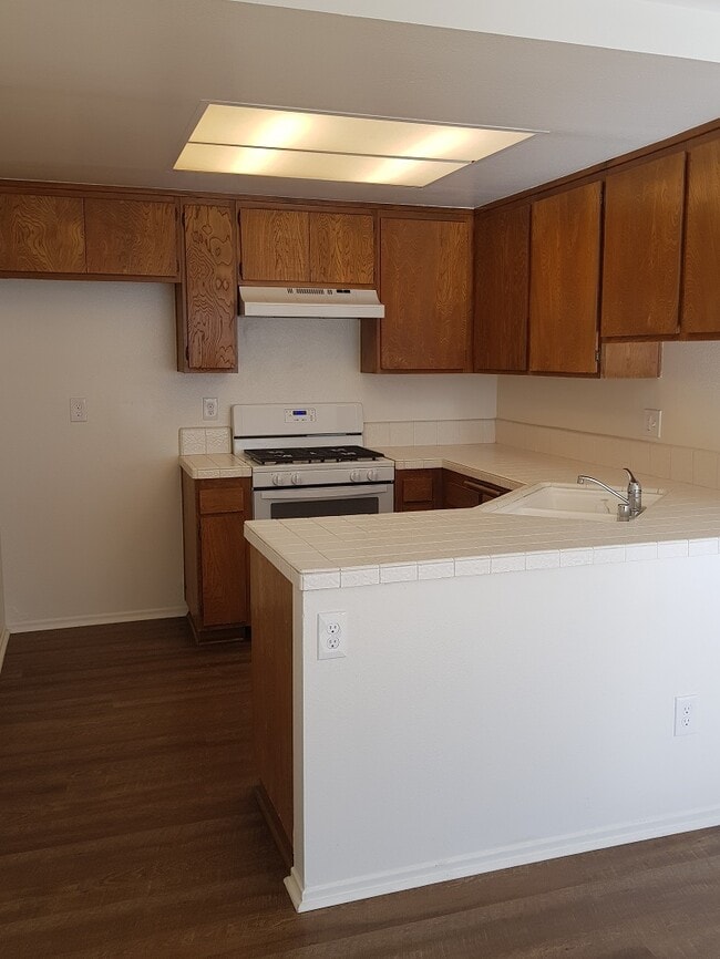 Building Photo - Victoria Village 3+2 Patio Home w/ 2-car g...