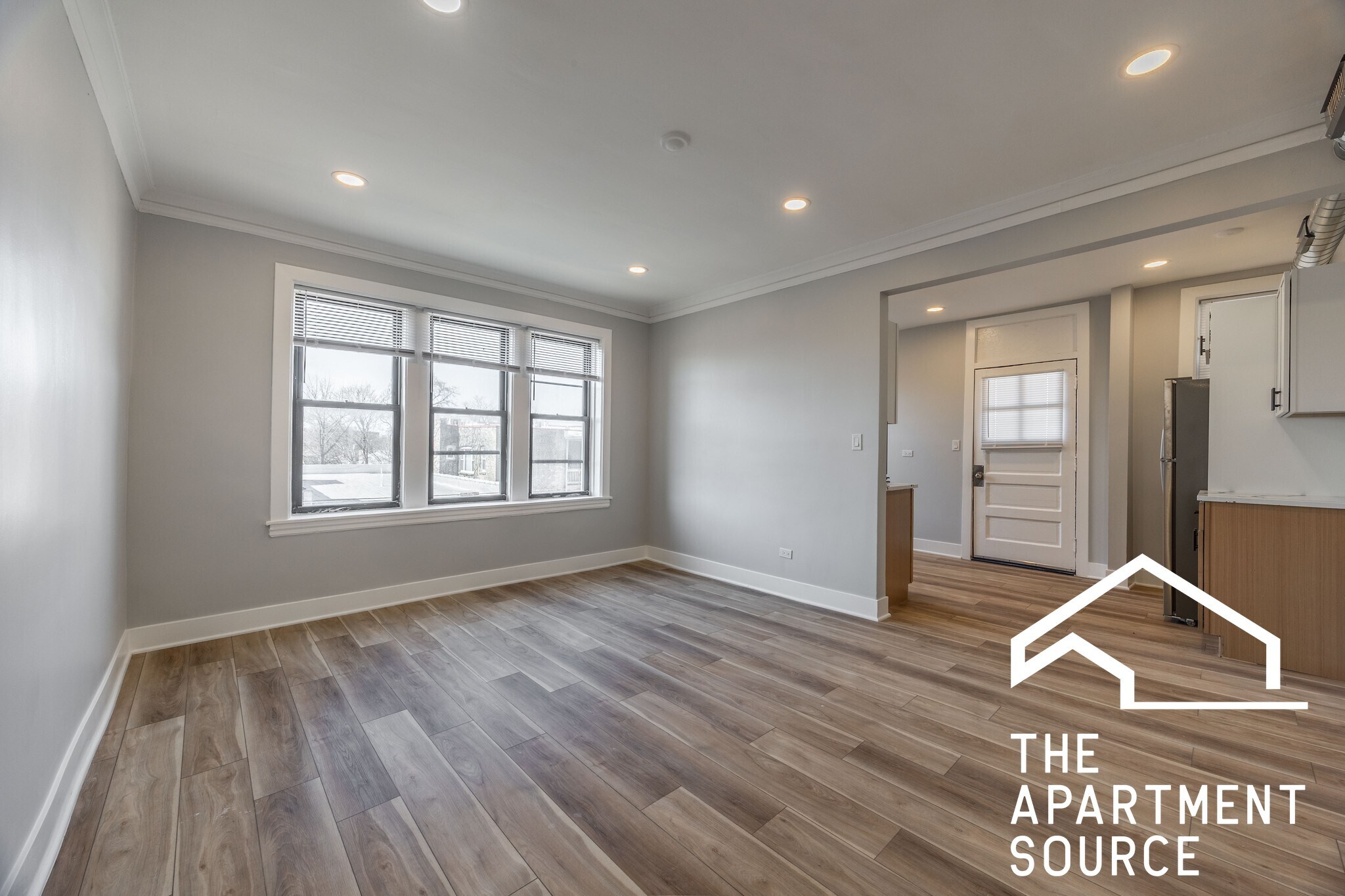 Building Photo - 6148 N Francisco Ave