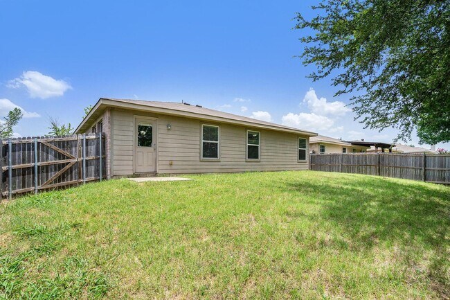 Building Photo - 2421 Gabriel Dr