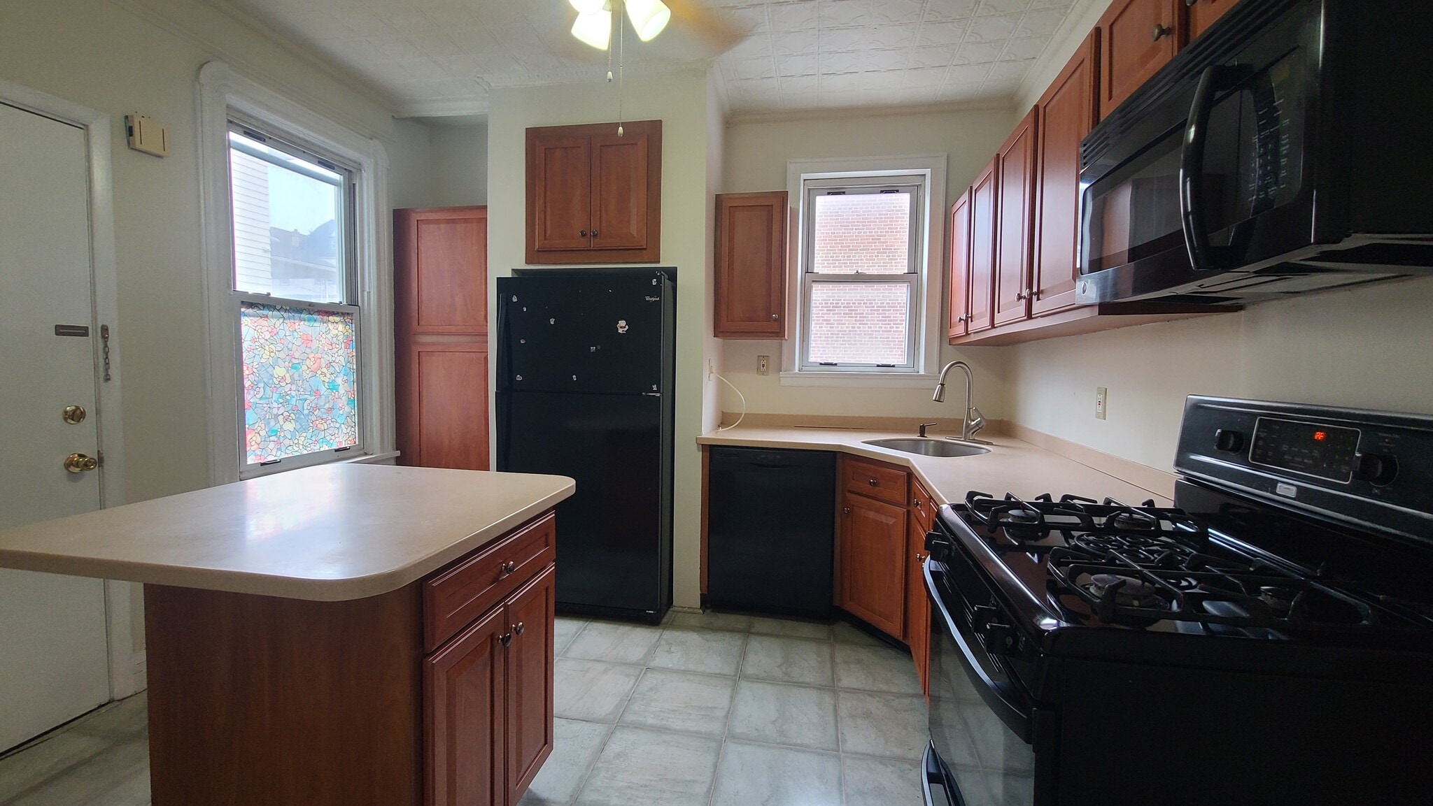 Building Photo - 86 Tonnele Ave