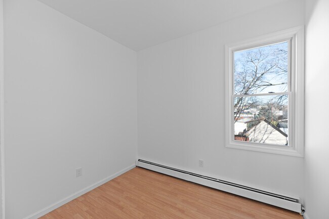 Building Photo - 118 Ray St