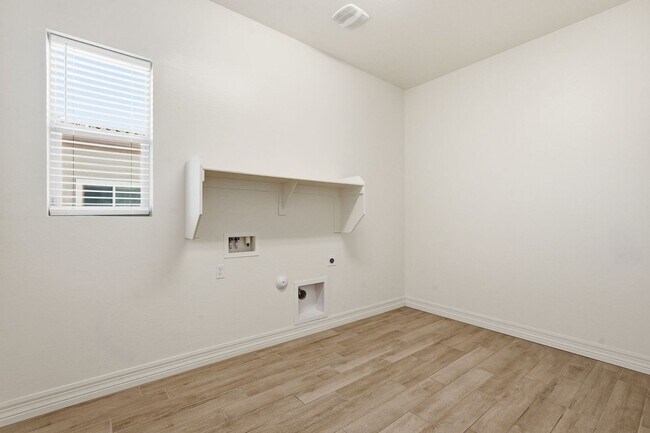 Building Photo - Gated Community Amazing ameneties