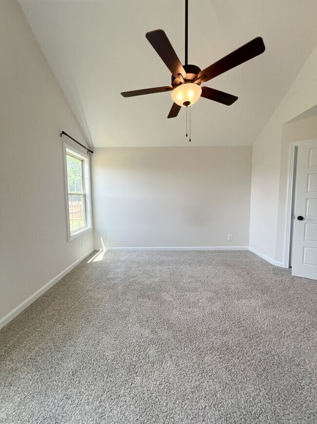 Building Photo - 702 Gleason Dr