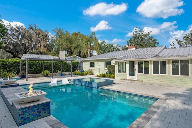 Building Photo - 812 East Blvd