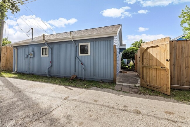 Building Photo - 3515 Avenue R