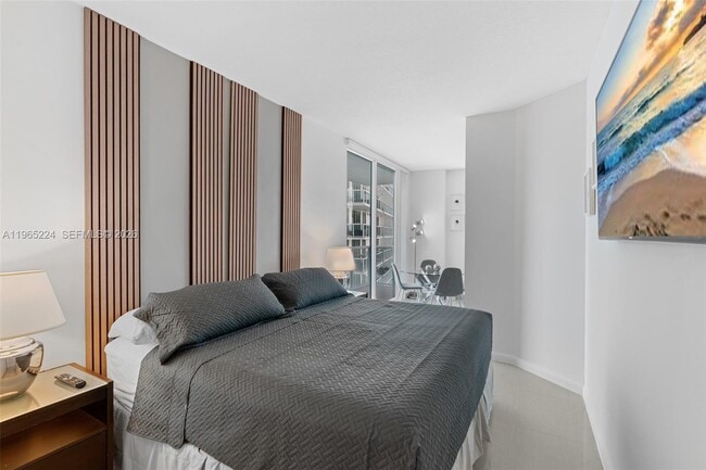 Building Photo - 1900 N Bayshore Dr