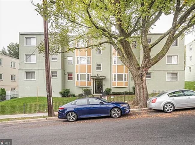 Building Photo - Amazing 2 bedroom/ 1 Bathroom unit with plenty natural light